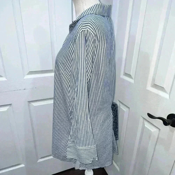 Peck and Peck Button Down,long sleeve shirt, railroad striped, w back tie detail - Picture 7 of 7